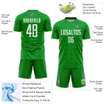 Camiseta de fútbol blanca con diseño geométrico de sublimación de césped y formas verdes personalizadas