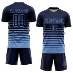 Camiseta de fútbol de rayas azul claro personalizada con degradado por sublimación, uniforme azul marino de moda
